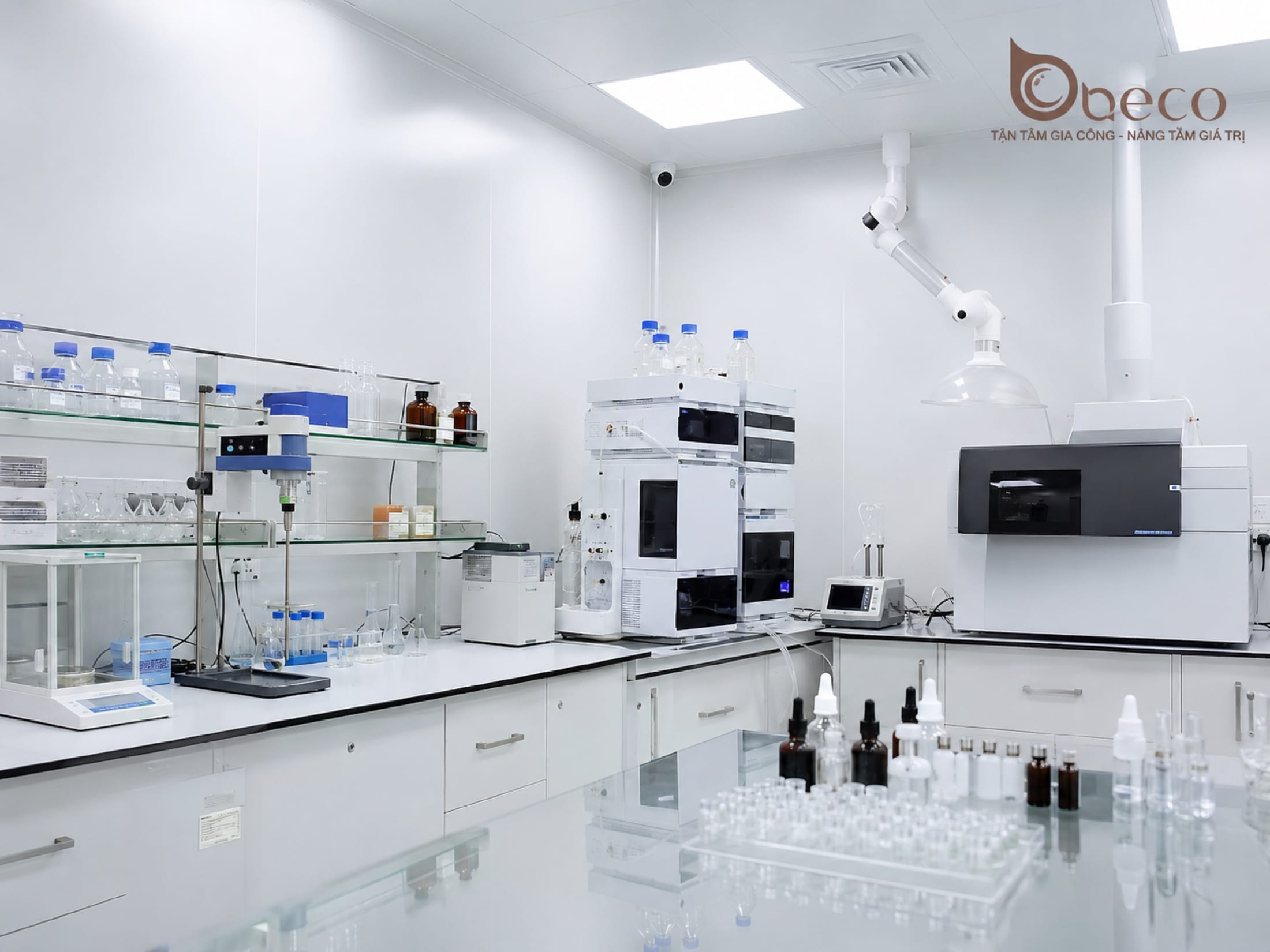 Khu thiết bị phân tích và cân phân tích của phòng thí nghiệm BECO