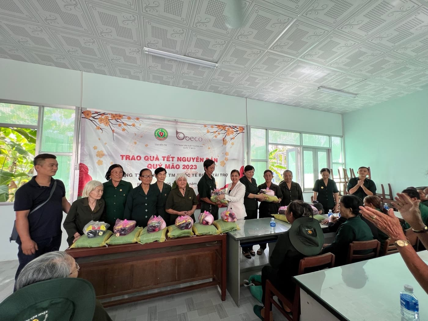 Không khí buổi trao quà Tết Quý Mão 2023 do BECO tài trợ tại Bến Tre